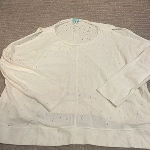 Cold Shoulder hole top